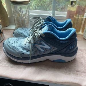 New Balance running shoes. Only worn 2 times.